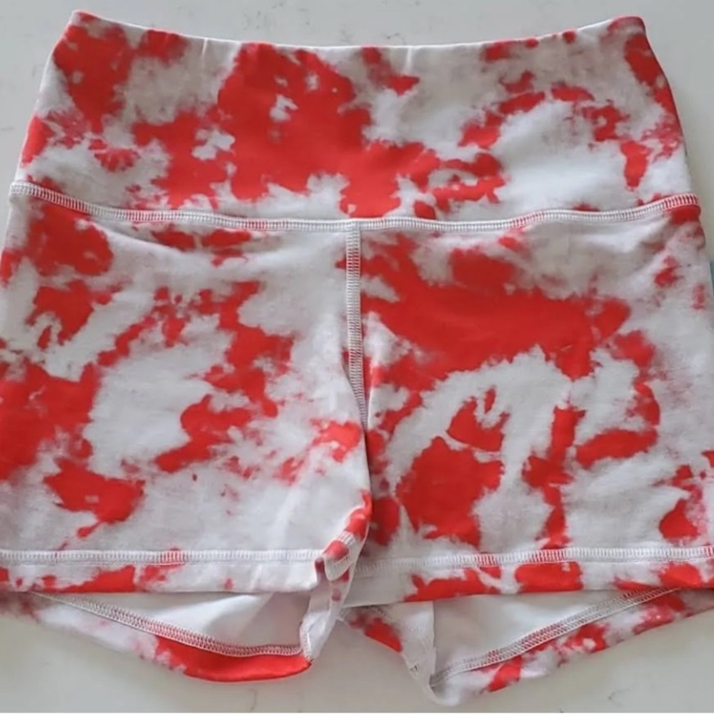 Preowned no flaws Fleo stretchy teams and orange shorts